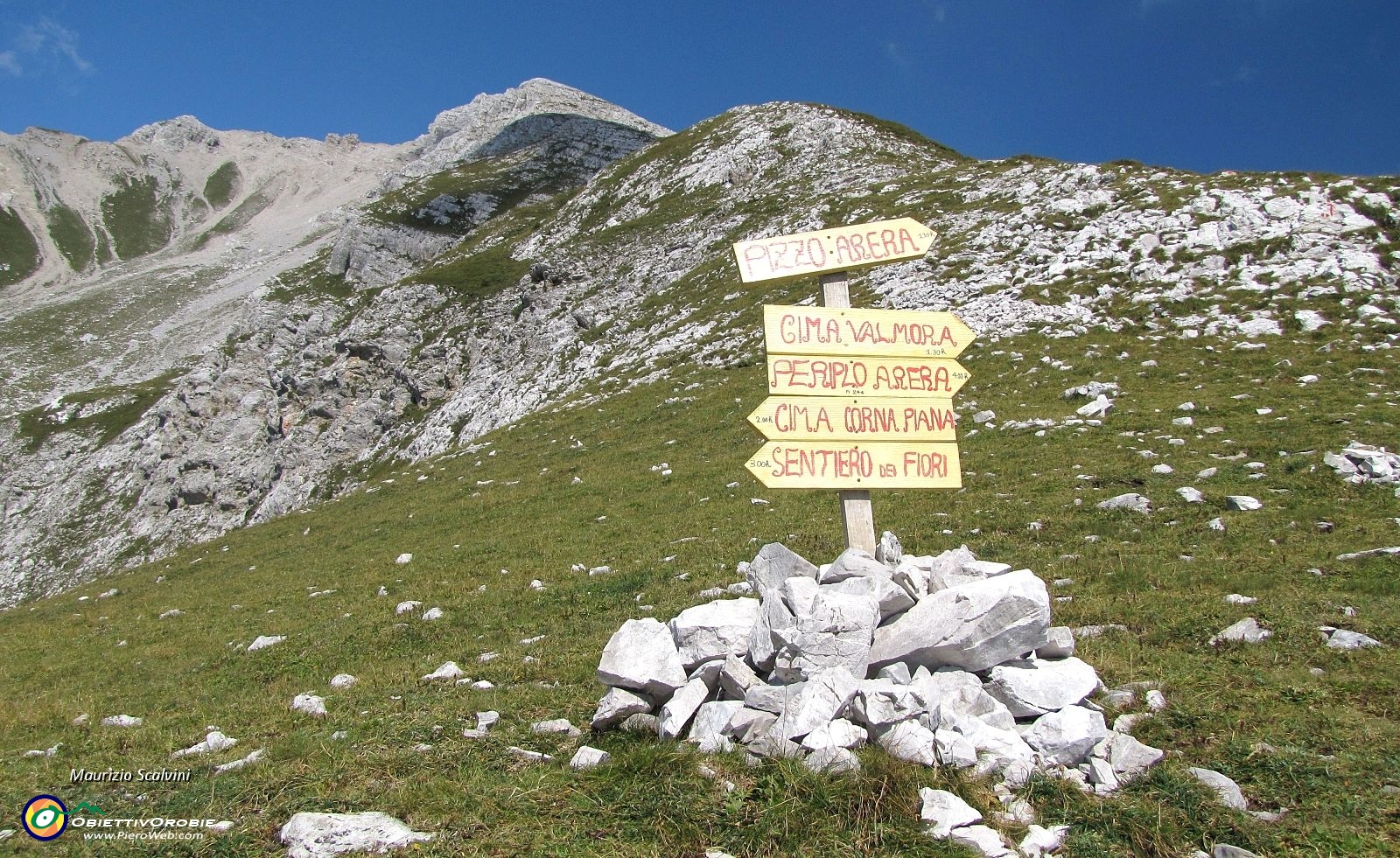 81 Rieccomi alla Capanna 2000, l'anello si è chiuso. Ciao ciao bellissimo Periplo dell'Arera....JPG